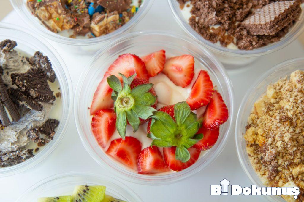 Ballı Kavunlu Yoğurt Kasesi Tarifi | Sağlıklı Kahvaltı tarifi için hazırlanmış görsel