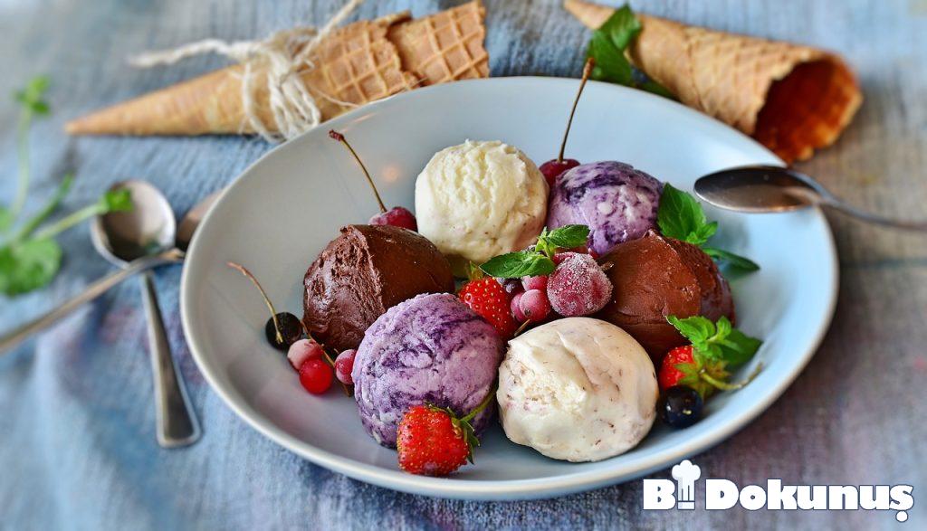 Ev Yapımı Kaymaklı Dondurma Tarifi tarifi için hazırlanmış görsel