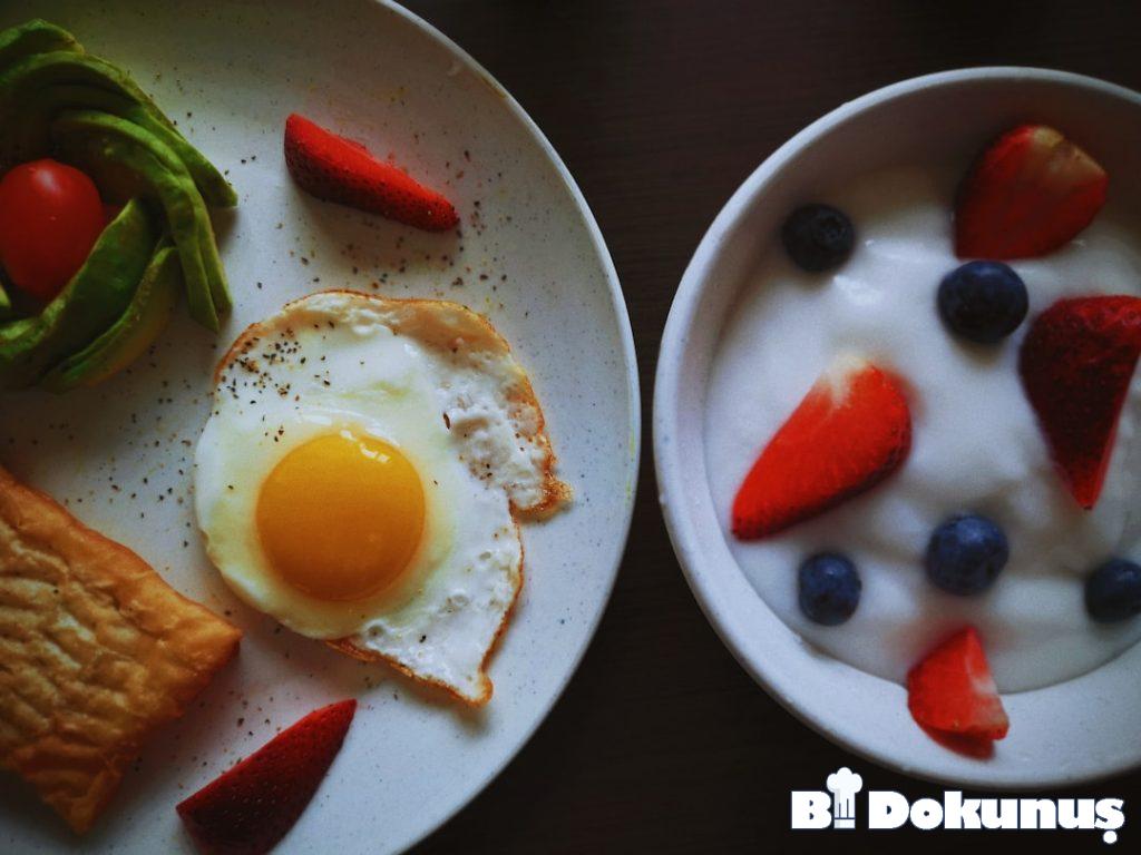 KEFİRLİ İNCİR CACIK TARIFI - SAĞLIKLI YAZ KAHVALTISI tarifi için hazırlanmış görsel