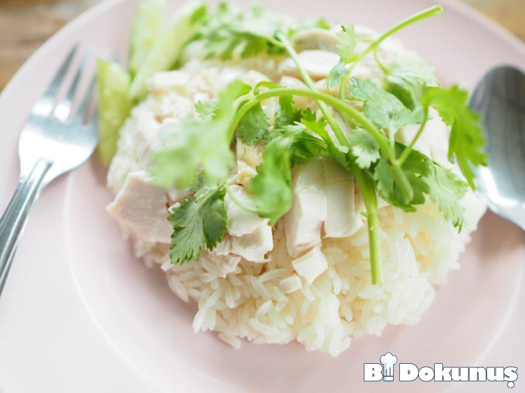 Kayısılı Tavuk Salata Tarifi | Ofis İçin Keto Dostu Yaz Lezzeti tarifi için hazırlanmış görsel