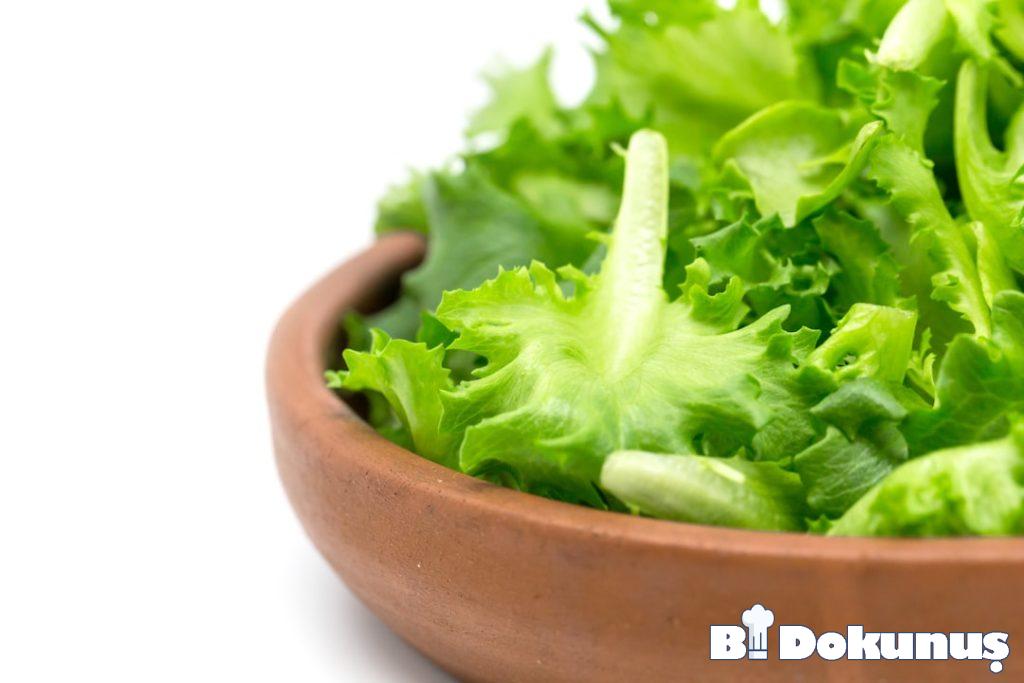 Kayısılı Yaz Salatası Tarifi: Serinleten Vegan Lezzet tarifi için hazırlanmış görsel