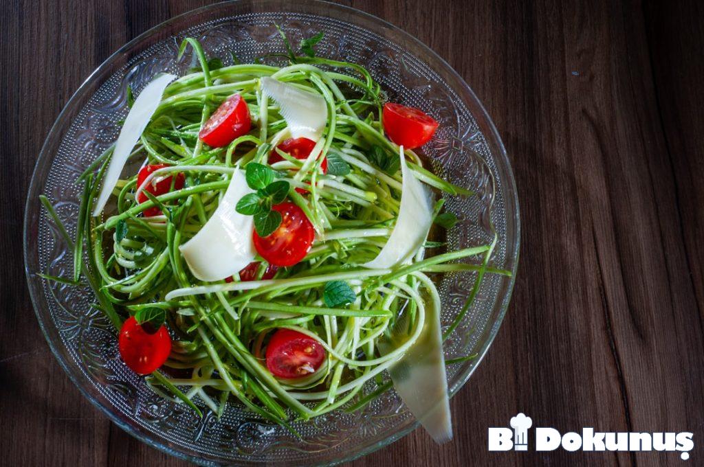 Serinletici Karpuzlu Yaz Salatası tarifi için hazırlanmış görsel