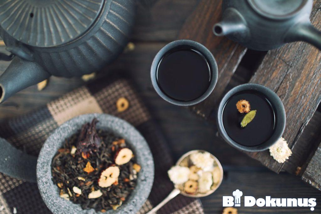 Serinletici Yaz Cacığı Tarifi: 5 Çayı İçin Hafif Lezzet tarifi için hazırlanmış görsel