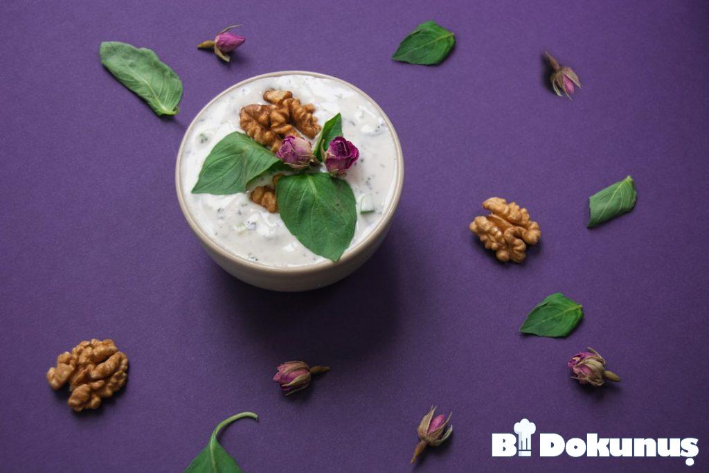 Serinletici Yoğurtlu İncir Parfe Tarifi (Vegan Seçenekli) tarifi için hazırlanmış görsel