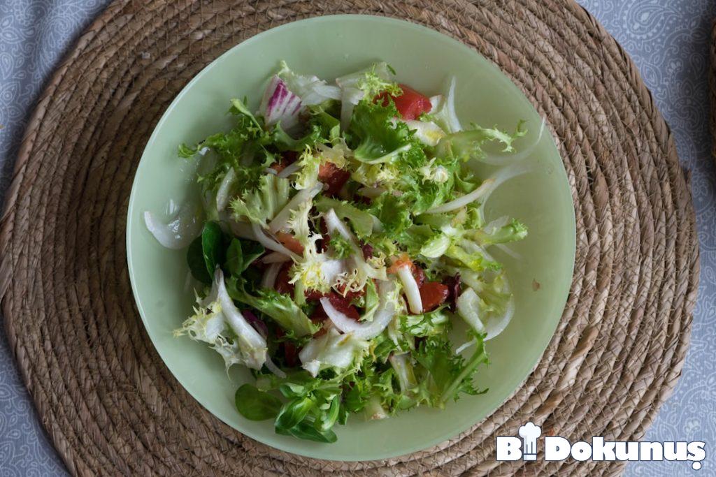 Taze İncirli Yaz Salatası Tarifi (Keto Uyumlu) tarifi için hazırlanmış görsel