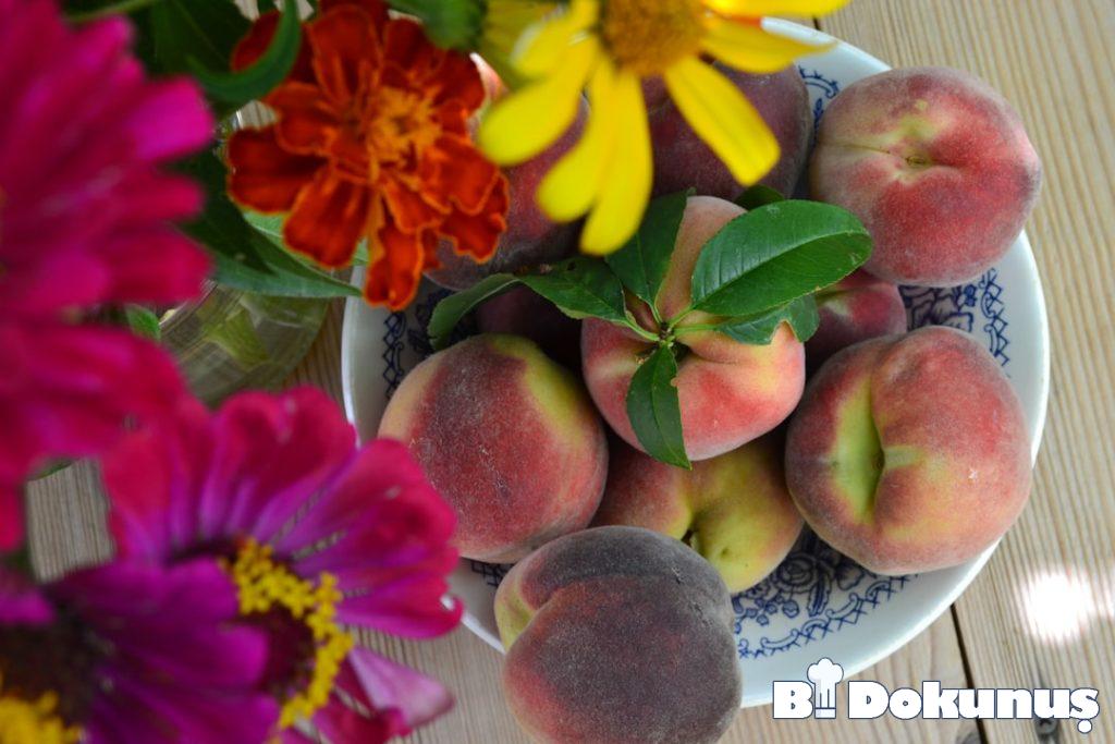 Yaz Akşamlarının Serinletici Tatlısı: Glütensiz Meyveli Puding tarifi için hazırlanmış görsel