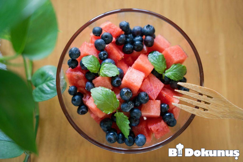 Yaz Gecelerine Özel Vegan Dondurmalı Meyve Salatası tarifi için hazırlanmış görsel