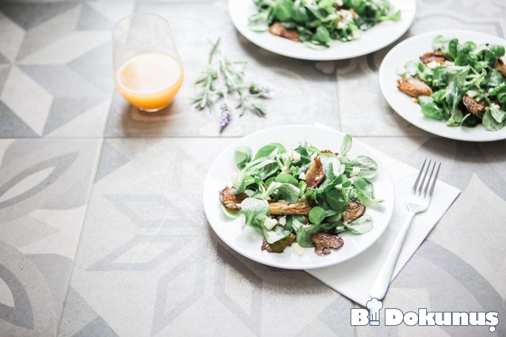 Yaz Sabahı Yoğurtlu Salatalık Salatası tarifi için hazırlanmış görsel