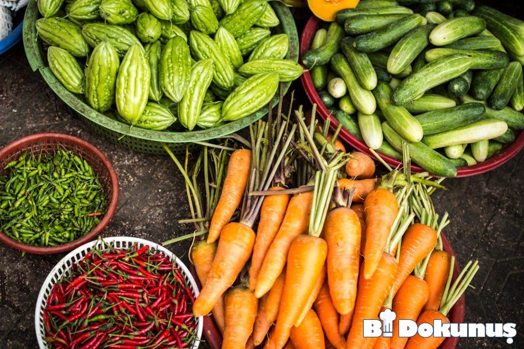 Yaz Sabahları İçin Protein Bowl: Yoğurtlu Biber Ezme Kahvaltı Tarifi tarifi görseli