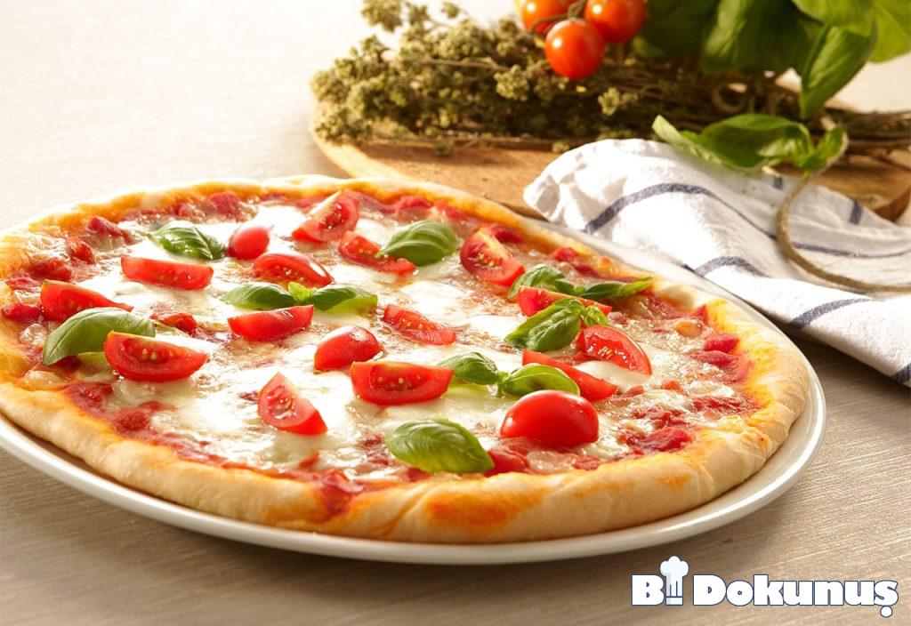 Yaz Serinliği Karpuzlu Tavuk Salatası tarifi için hazırlanmış görsel