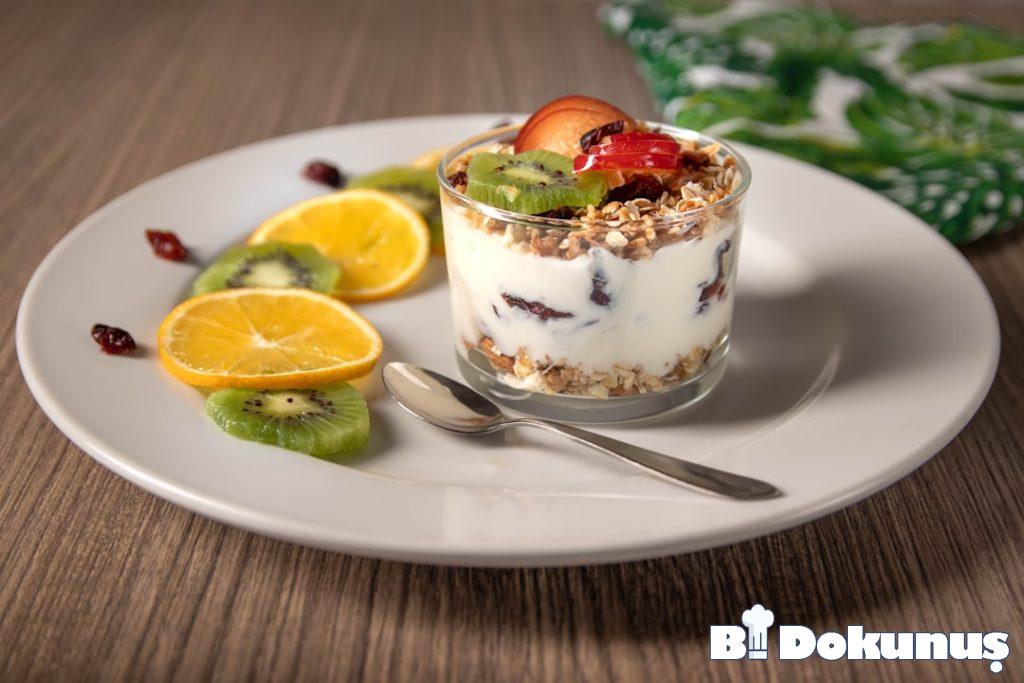 Yaz Serinliği Mısırlı Yoğurt Kasesi tarifi için hazırlanmış görsel