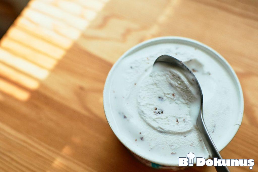 Yoğurtlu Kabak Mezesi Tarifi - Keto Dostu Yaz Lezzeti tarifi için hazırlanmış görsel