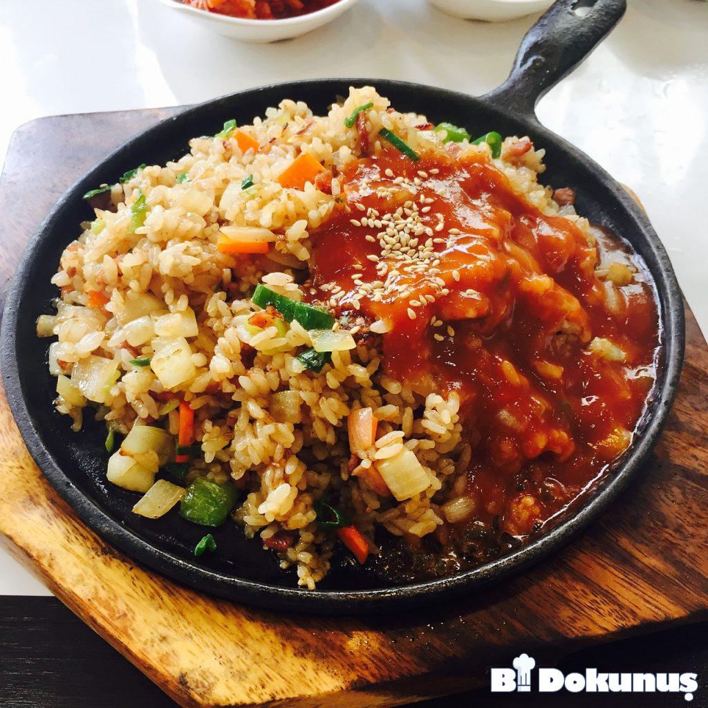 Yoğurtlu Köz Domates Salatası Tarifi - Kahvaltılık Lezzet tarifi için hazırlanmış görsel