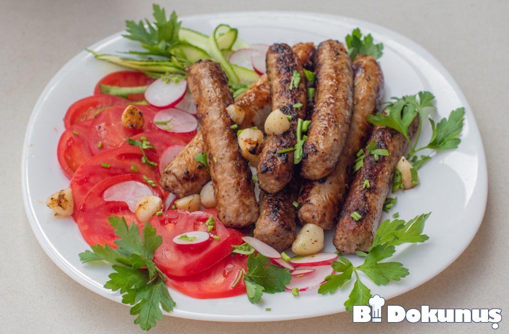 Yoğurtlu Közlenmiş Biber Kebabı Tarifi | Aile Sofrası tarifi için hazırlanmış görsel