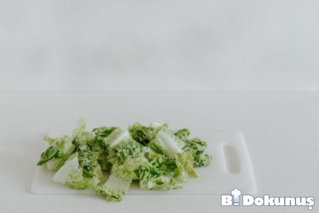 Yoğurtlu Közlenmiş Patlıcan Salatası tarifi için hazırlanmış görsel