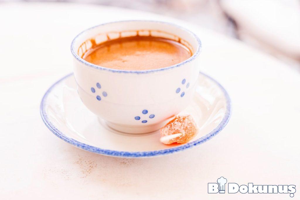 Yoğurtlu Soğuk Biber Çorbası Tarifi: Yaz Öğlelerinin Serinletici Lezzeti tarifi için hazırlanmış görsel