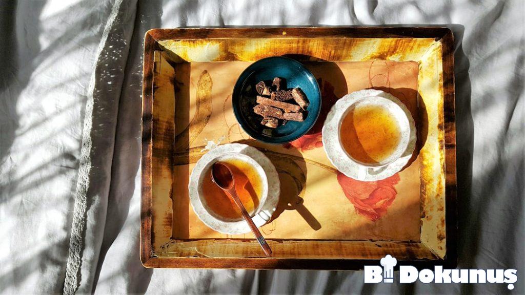 Yoğurtlu Üzümlü Yaz Kahvaltı Kasesi tarifi için hazırlanmış görsel