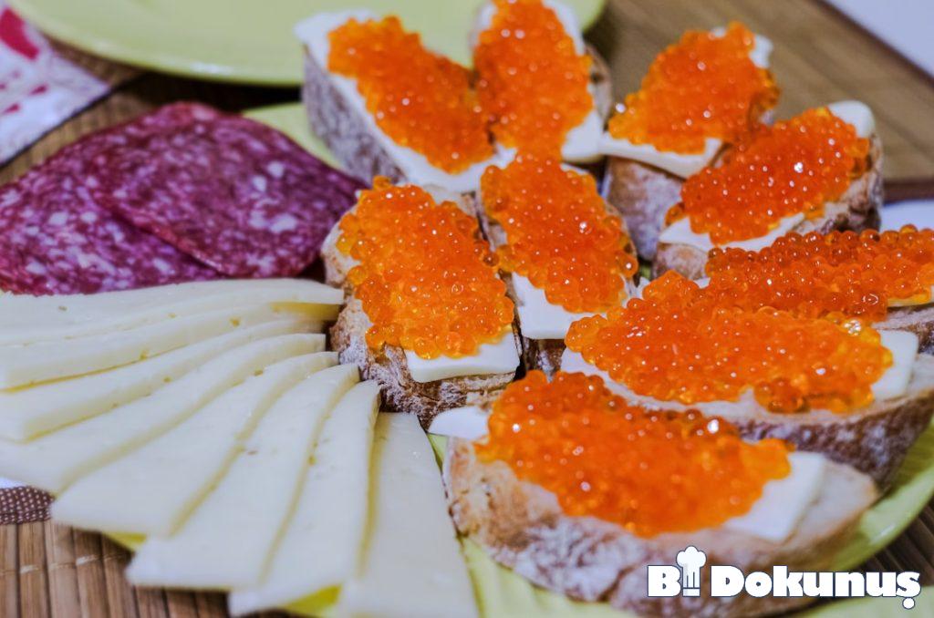 Narlı Ton Balıklı Avokado Toast Tarifi tarifi için hazırlanmış görsel